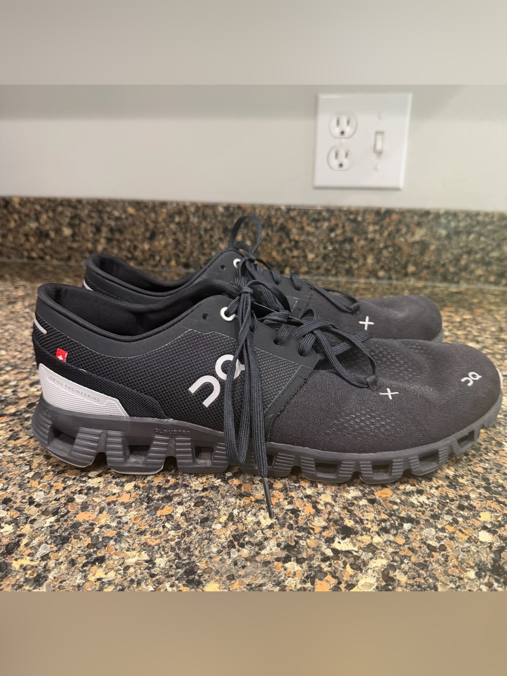 On Running Cloud Men's Athletic Shoes - Black 10